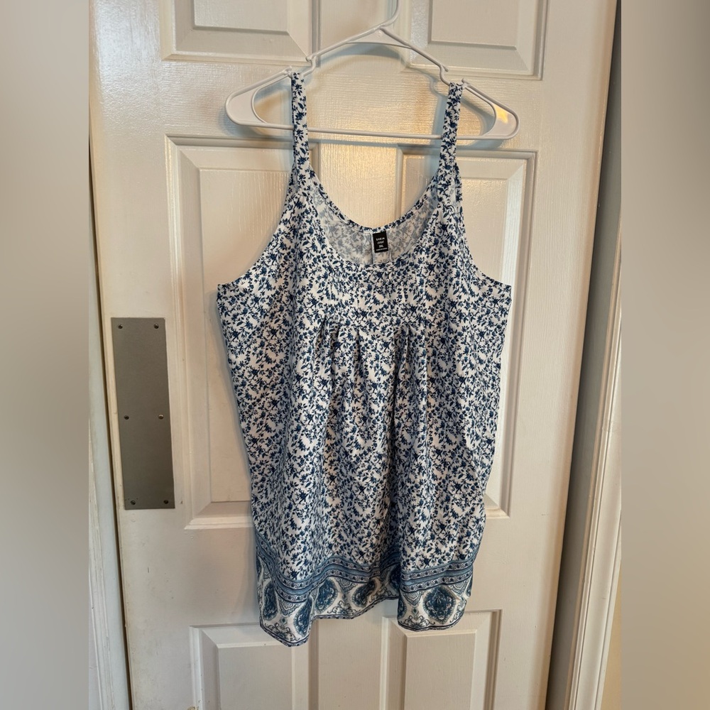 Floral Blue and White Women's Top SHEIN